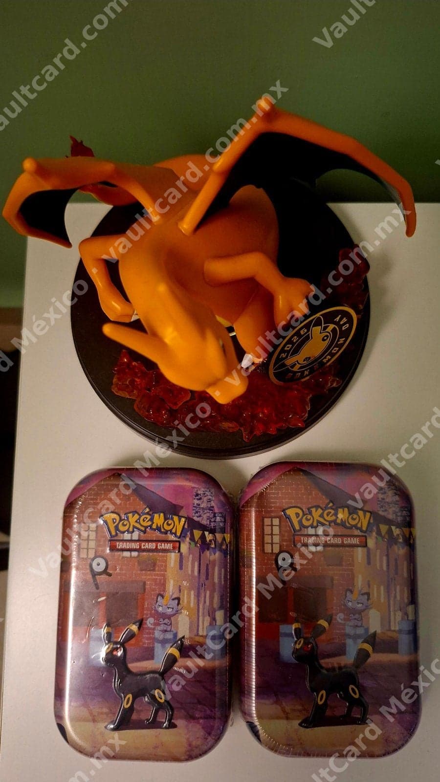 Precio por minitin Pokémon TCG: 2 Mini Tins Umbreon Sellados + Figura Charizard Pokémon Day 2025