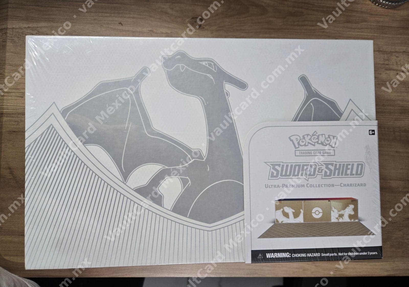 Pokémon Sword & Shield Ultra-Premium Collection Charizard - Sellado Inglés