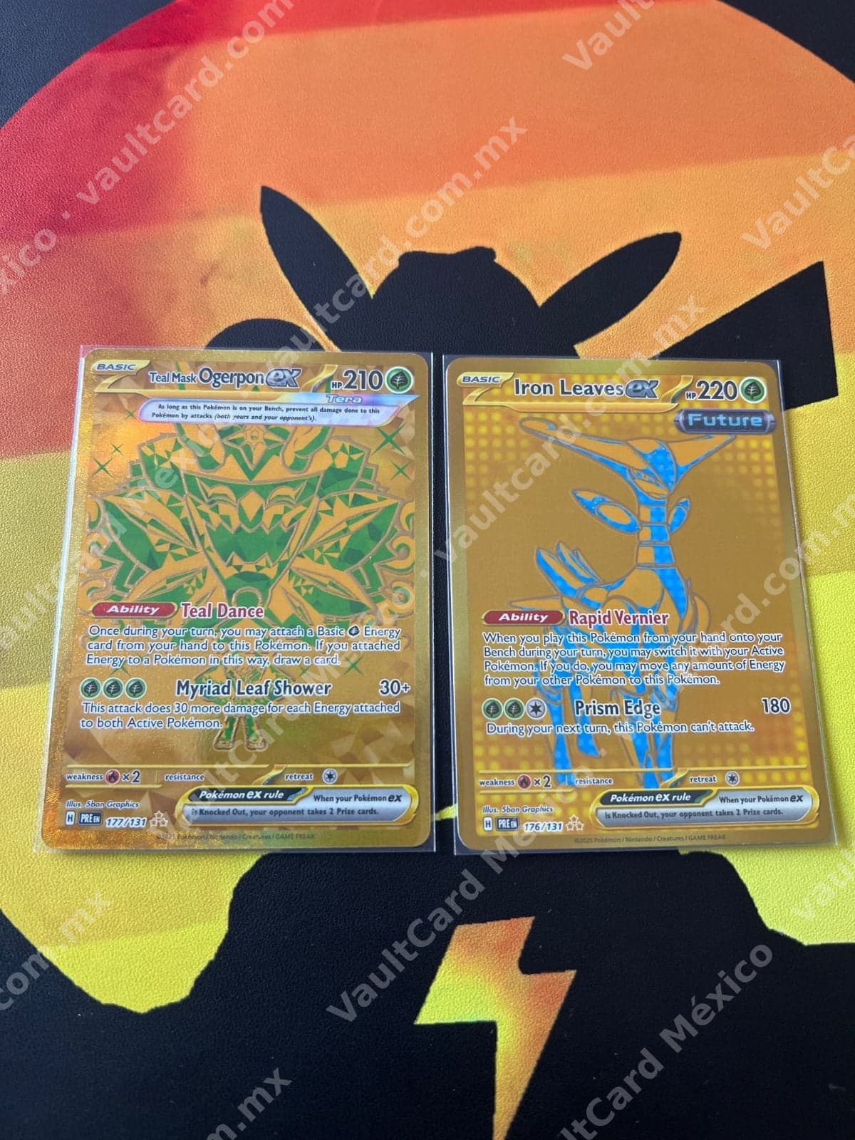 Lote Teal Mask Ogerpon ex 177/131 e Iron Leaves ex 176/131 - Gold (PRE) Inglés