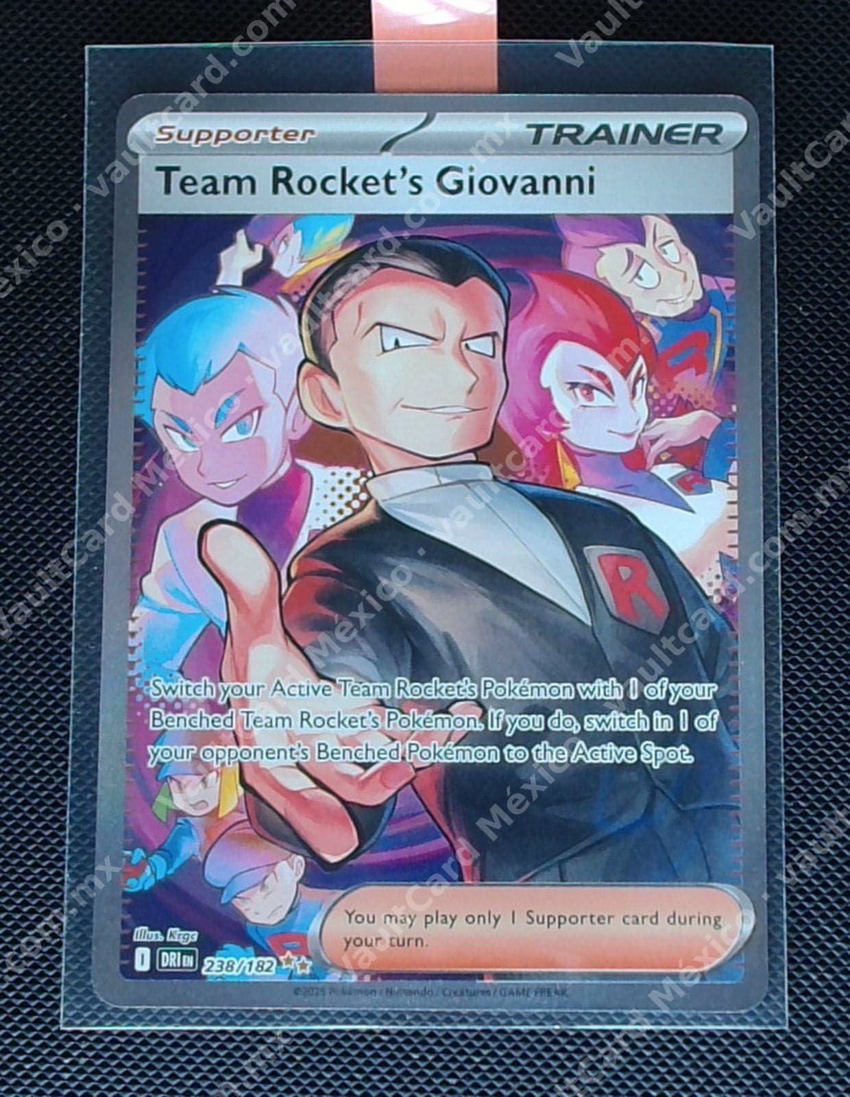 Team Rocket's Giovanni 238/182 - (DRI) Inglés Full Art