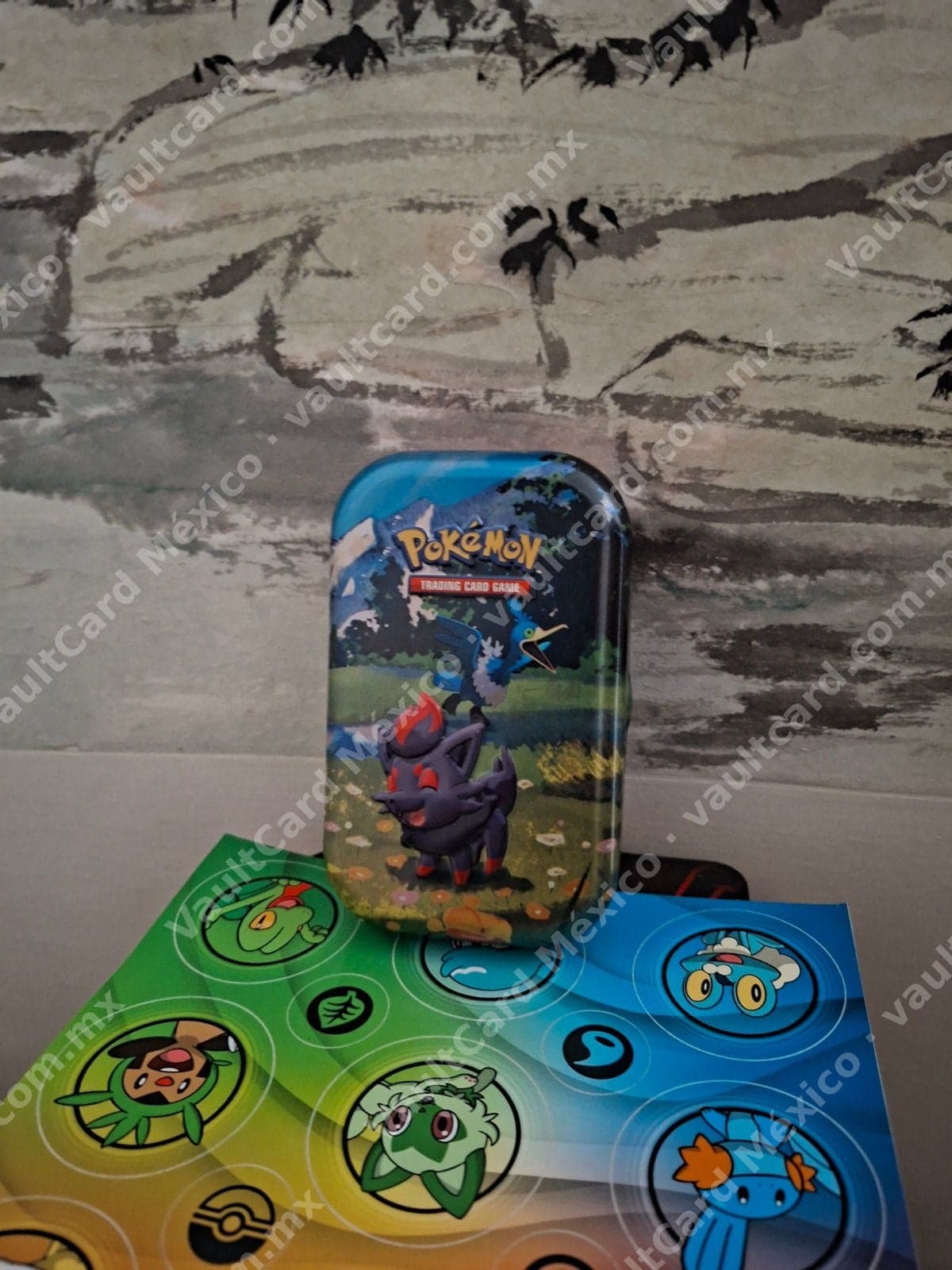 Mini Lata Pokémon TCG Sellada - Diseño Zoroark y Archaludon