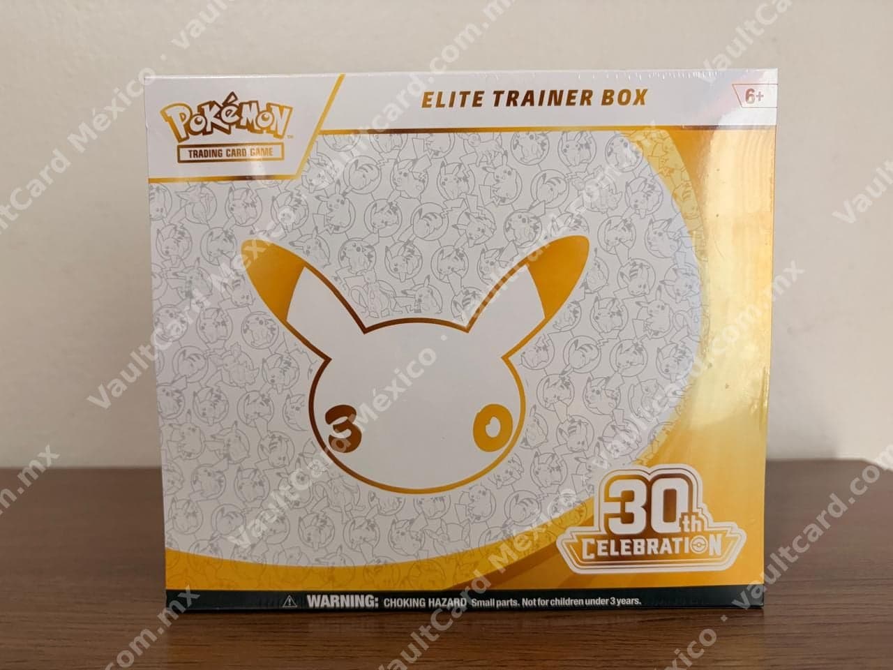 Elite Trainer Box Pokémon TCG 30th Celebration - Sellado Inglés