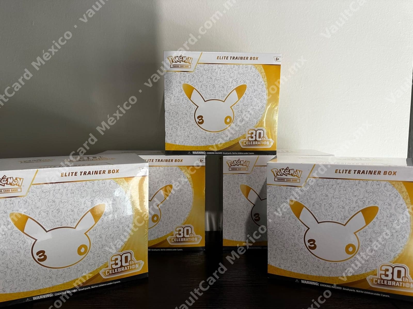 Elite Trainer Box Pokémon 30th Celebration - Sellado Inglés