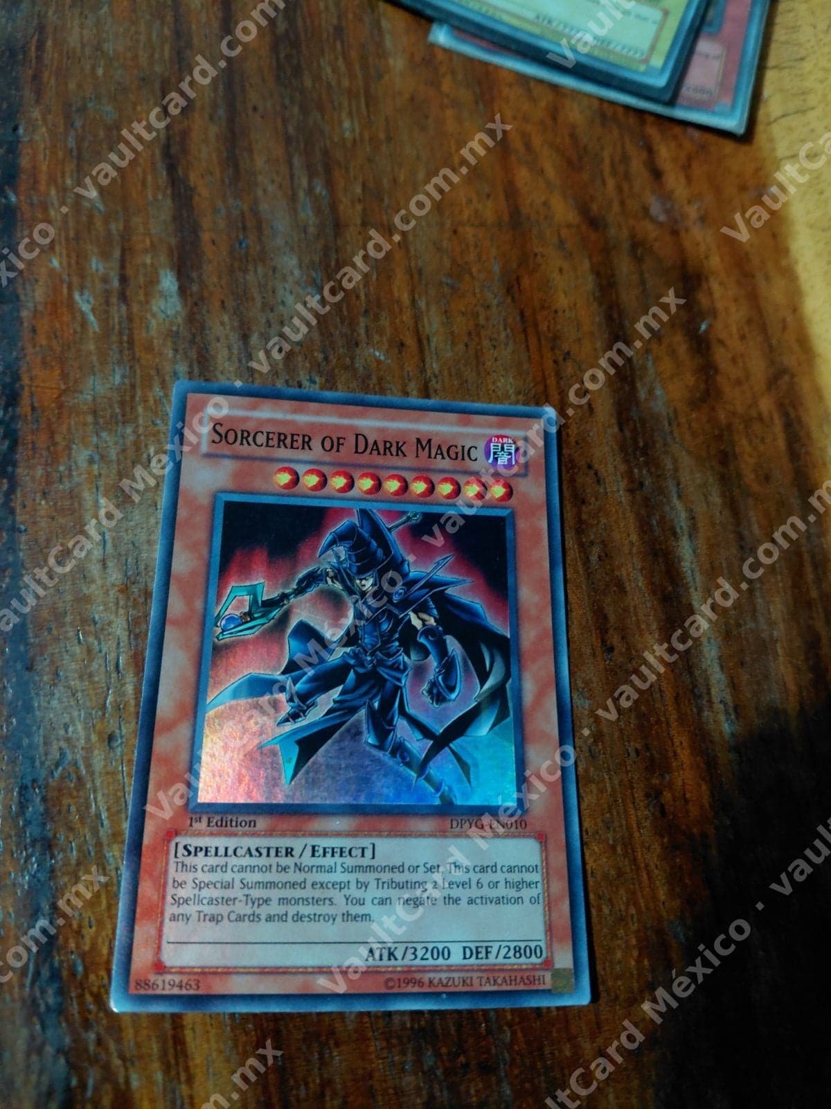 Sorcerer of Dark Magic DPYG-EN010 Super Rare 1st Edition Inglés