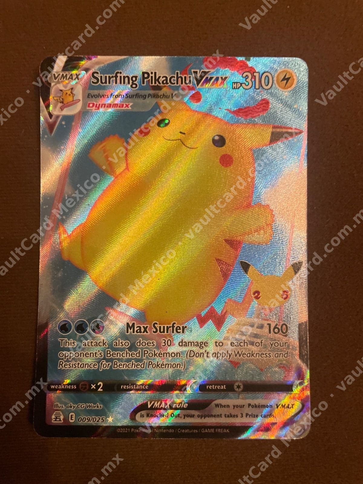 Surfing Pikachu VMAX 009/025 - Celebrations 25 Aniversario Inglés