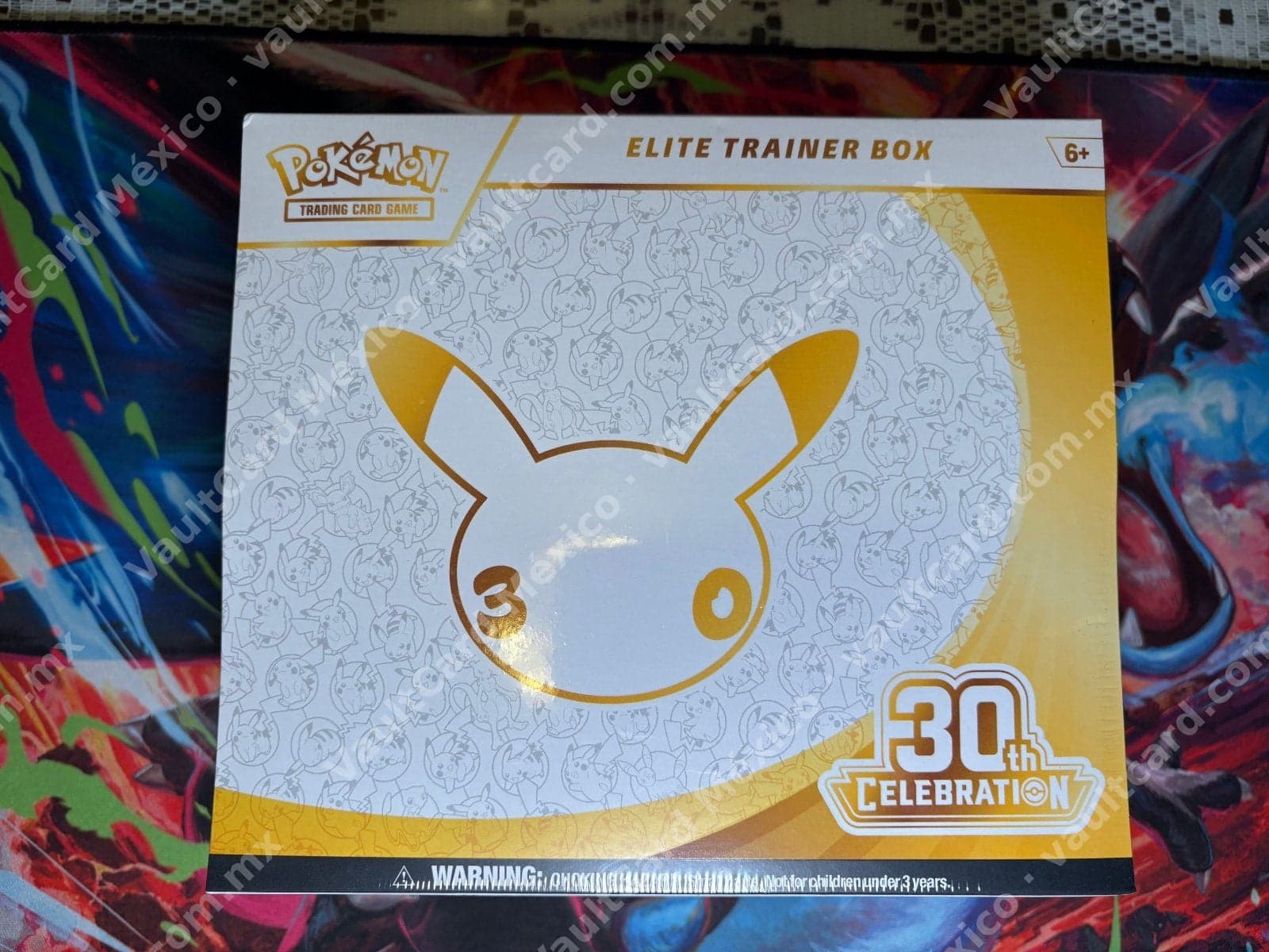 Elite Trainer Box Pokémon 30th Celebration - Inglés Sellado