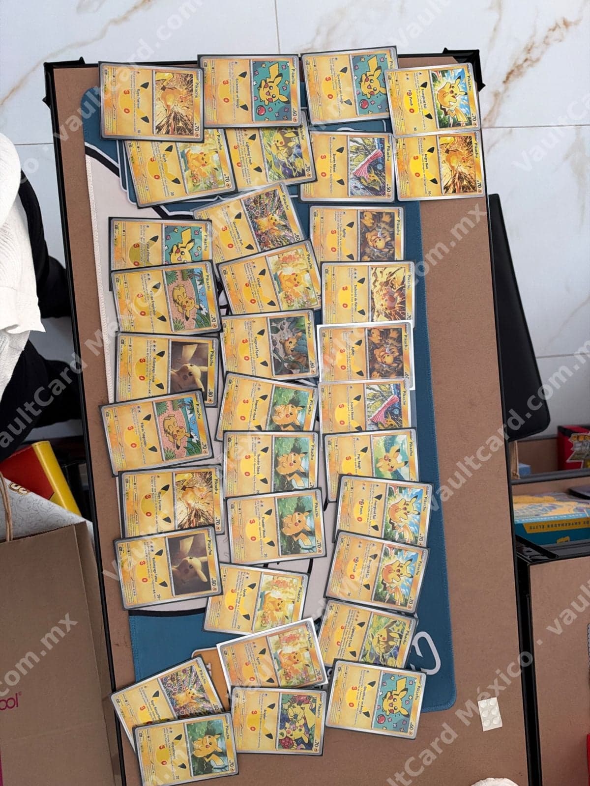 Lote de Cartas Pikachu Pokémon TCG - Colección en Español