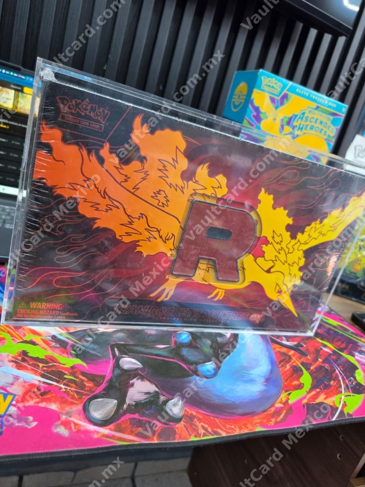 Team Rocket's Moltres ex Ultra Premium Collection - Pokémon TCG Inglés (Sellado)