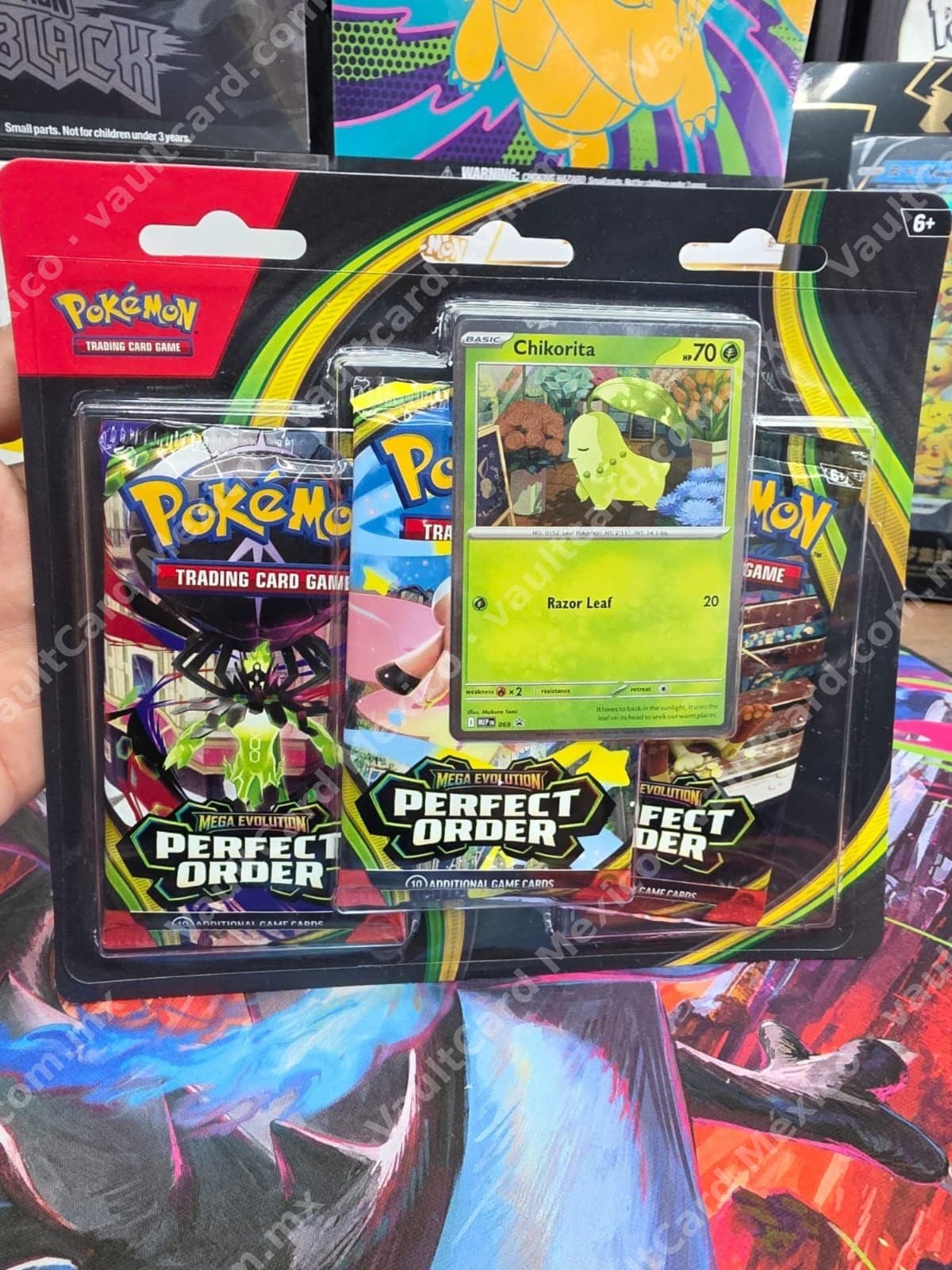 Blister Sellado Mega Evolution Perfect Order con Promo Chikorita 069 - Inglés