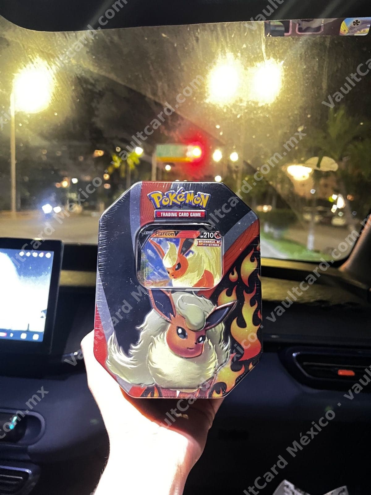 Lata Pokémon TCG Flareon V - Single Strike Inglés (Sellada)