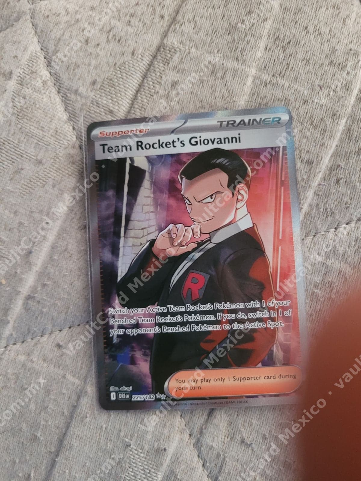 Team Rocket's Giovanni 225/182 - (DRI) Inglés - Supporter Full Art