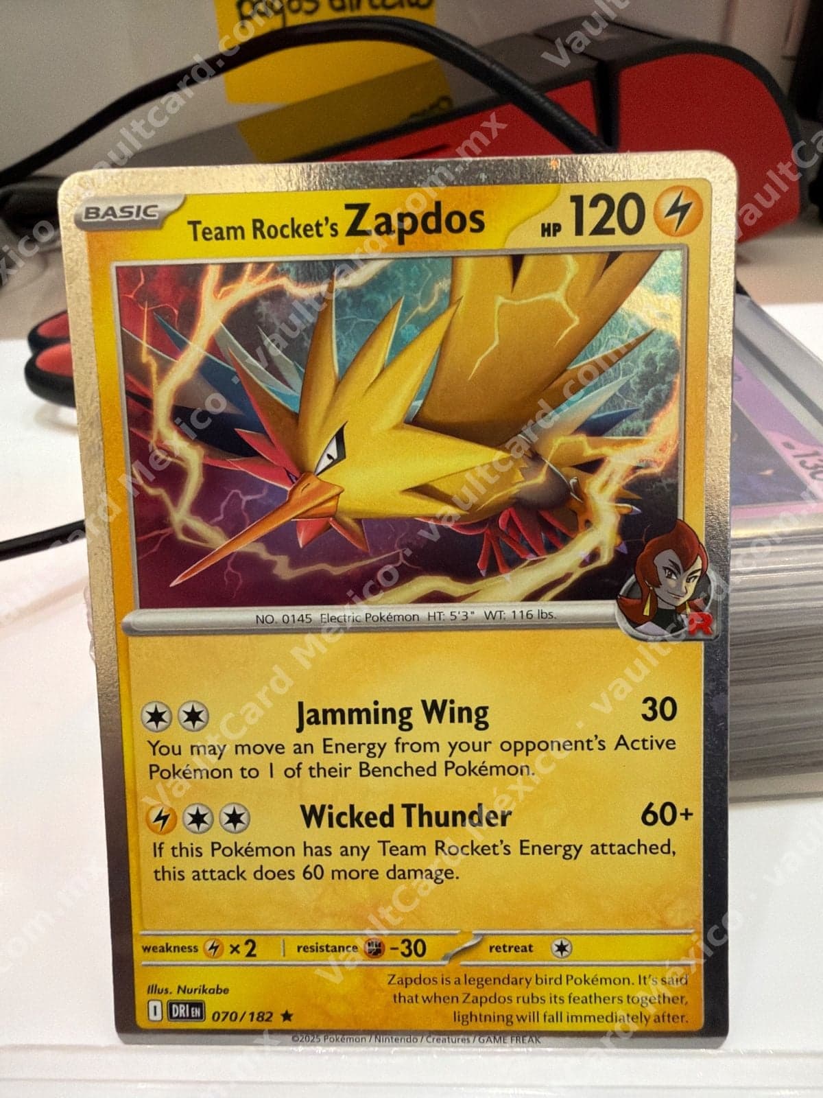 Team Rocket's Zapdos 070/182 - (DRI) Inglés
