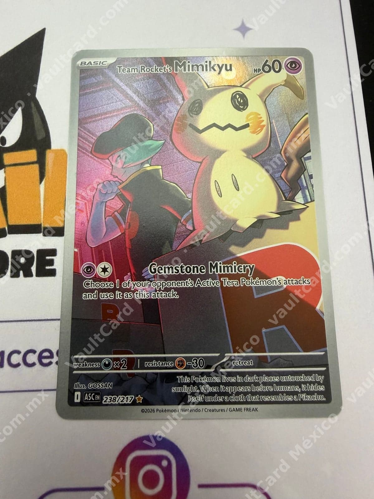 Team Rocket's Mimikyu 238/217 - (ASC) Inglés - Illustration Rare 2da Copia