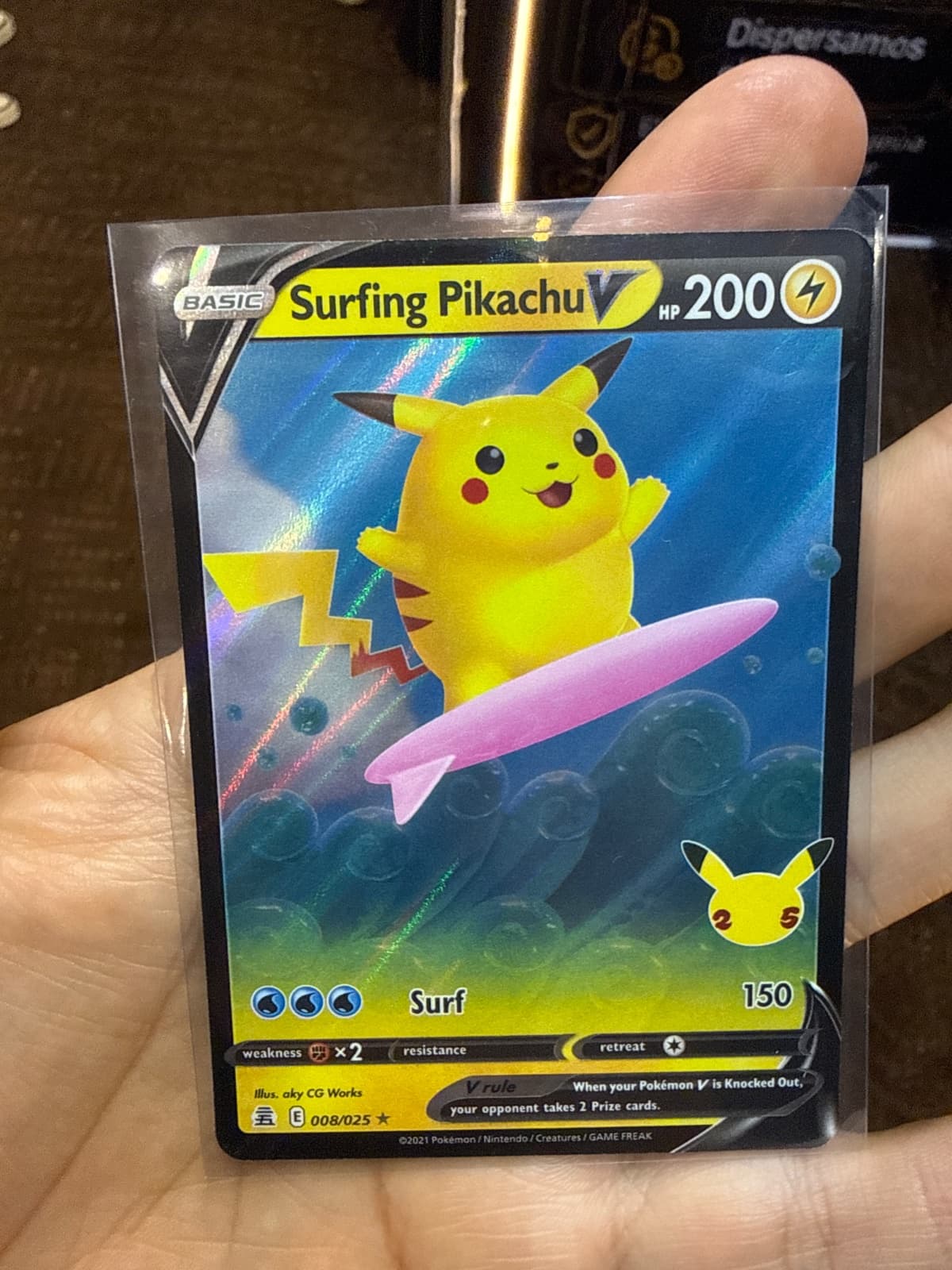 Surfing Pikachu V 008/025 - Celebrations 25 Aniversario Inglés — foto 1